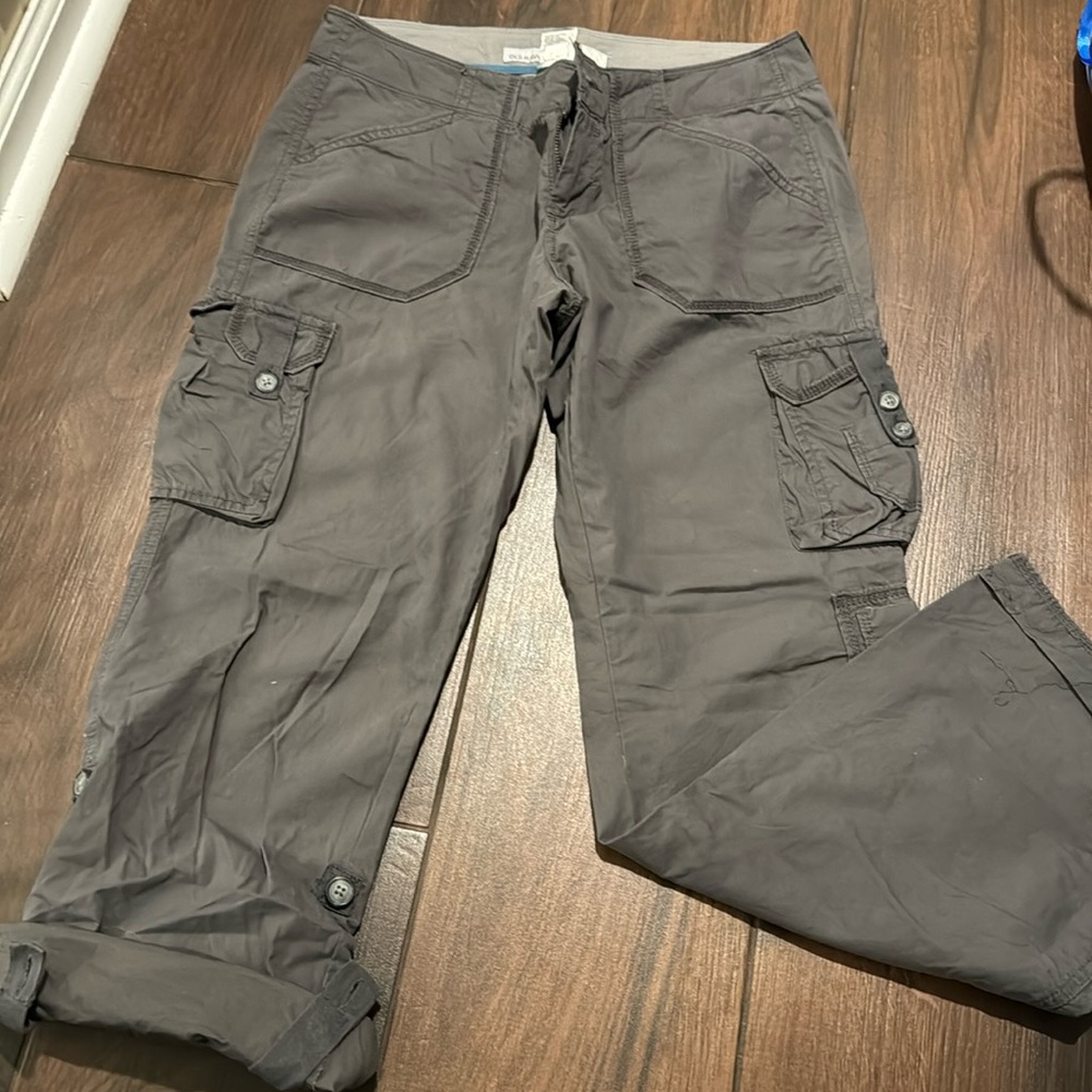 Old navy grey cargo pants full length or roll up for capris